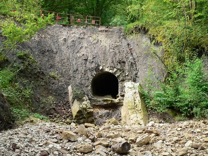 [La sortie du tunnel effondre]